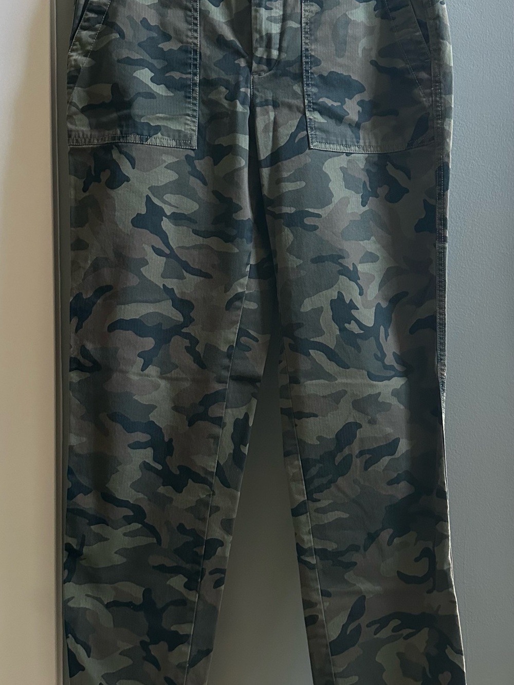 GAP Women’s Camouflage Cargo Pants – Olive Green Camo